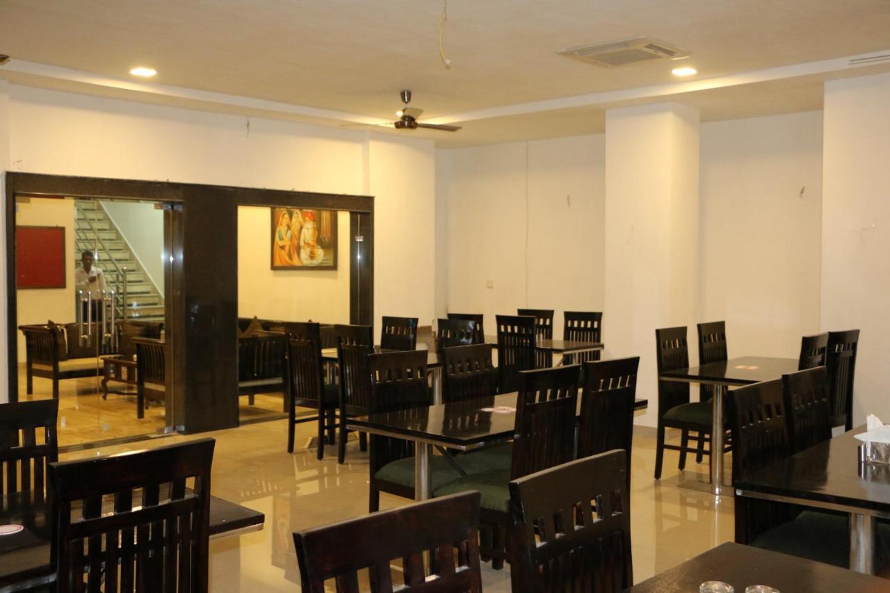 Hotel Radhika Jaisalmer Bagian luar foto