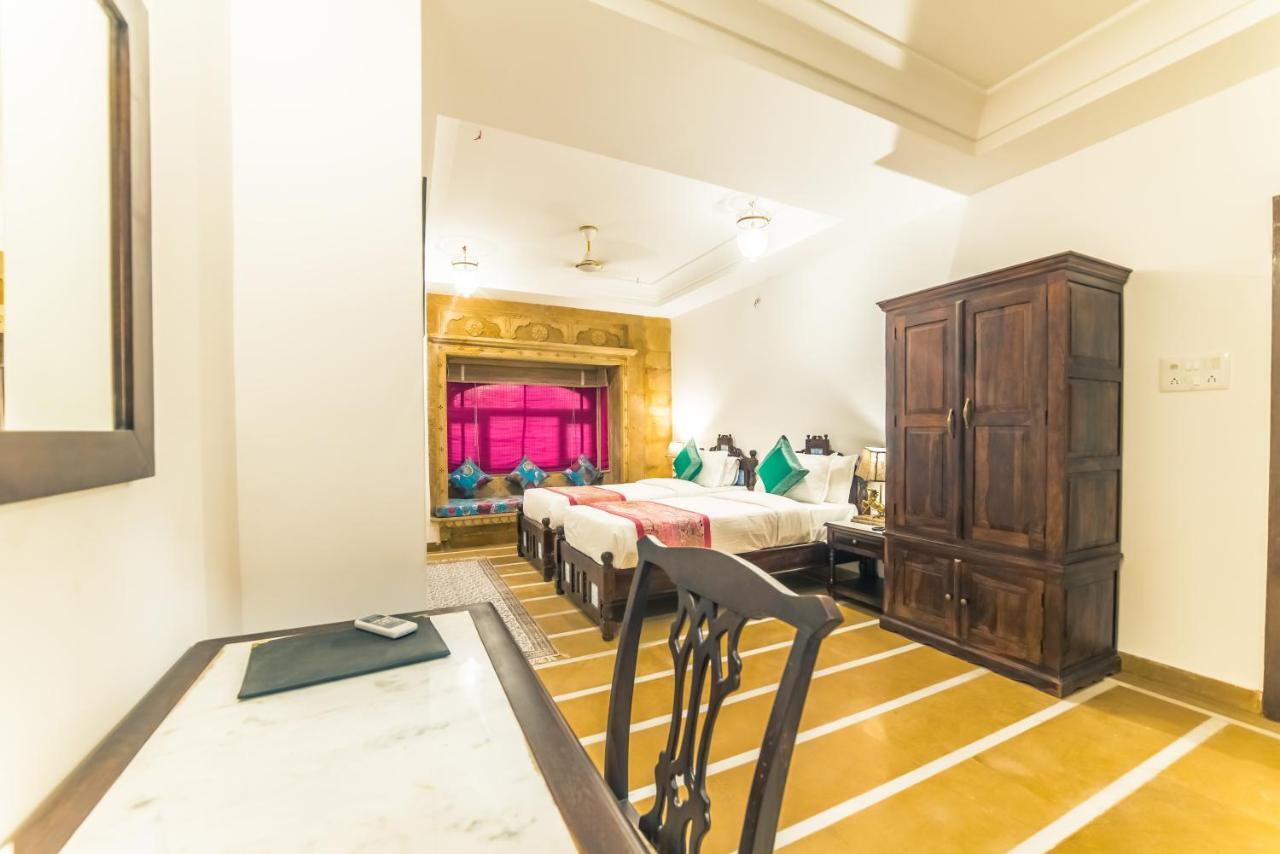 Hotel Radhika Jaisalmer Bagian luar foto